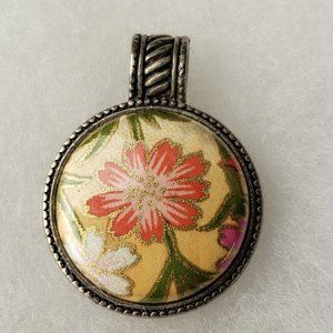 2/15$ Magnabilities Silver tone round pendant flower interchangeable